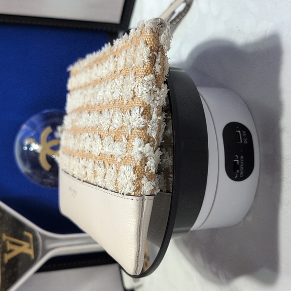 Henri Bendel Raffia Clutch/ Wristlet With Flower Pom Poms & Leather Bottom 🔥 - Picture 9 of 15